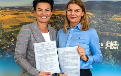 Zdjęcie do Gmina podpisała umowę na przebudowę kolejnych dr&oacute;g gminnych
